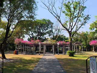 Corner House and Lot in Dasmarinas Village, Makati for Sale