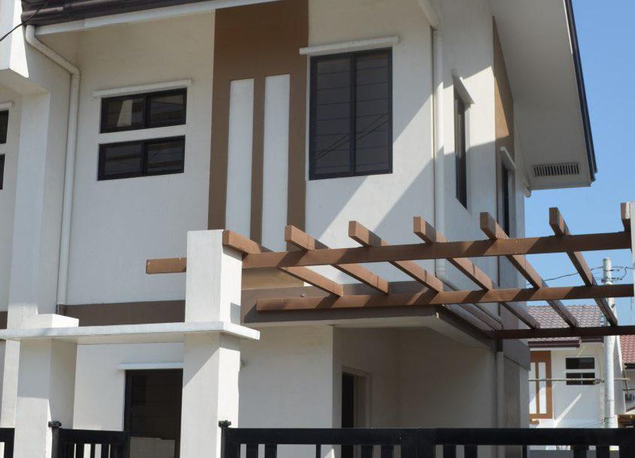 House and Lot for Sale at Collin Ville in Kawit Cavite along Centennial Road across S & R Kawit and Ayala Malls Evo City