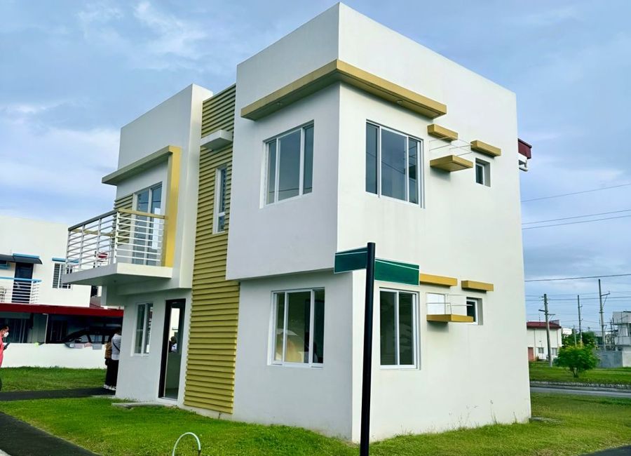 Corner 𝗛𝗢𝗨𝗦𝗘 & 𝗟𝗢𝗧 𝗙𝗢𝗥 𝗦𝗔𝗟𝗘 in 𝗪𝗲𝘀𝘁 𝗪𝗶𝗻𝗴 𝗥𝗲𝘀𝗶𝗱𝗲𝗻𝗰𝗲𝘀 | 𝗘𝗧𝗢𝗡 𝗖𝗶𝘁𝘆, 𝗦𝘁𝗮. 𝗥𝗼𝘀𝗮, 𝗟𝗮𝗴𝘂𝗻𝗮