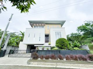 Splendido Taal Golf Course View House for Sale in Batangas 3 Bedrooms