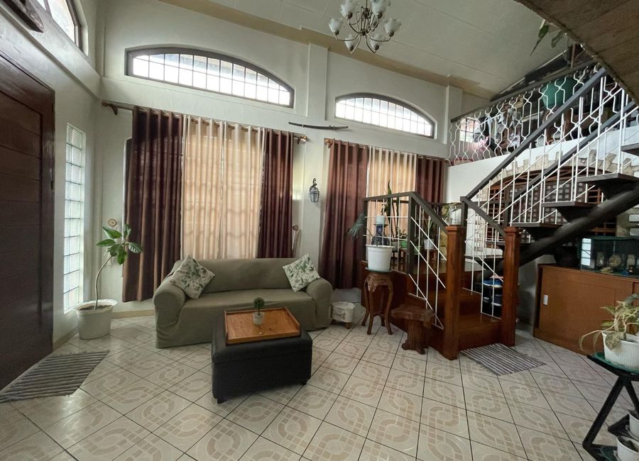 5-Bedroom House and Lot in Bakakeng, Baguio City