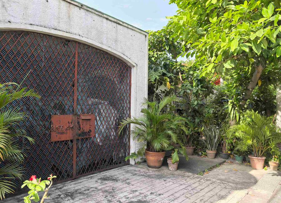 BEST BUY: Residential Lot with Bungalow in BF Resort Village in Talon Dos Las Piñas