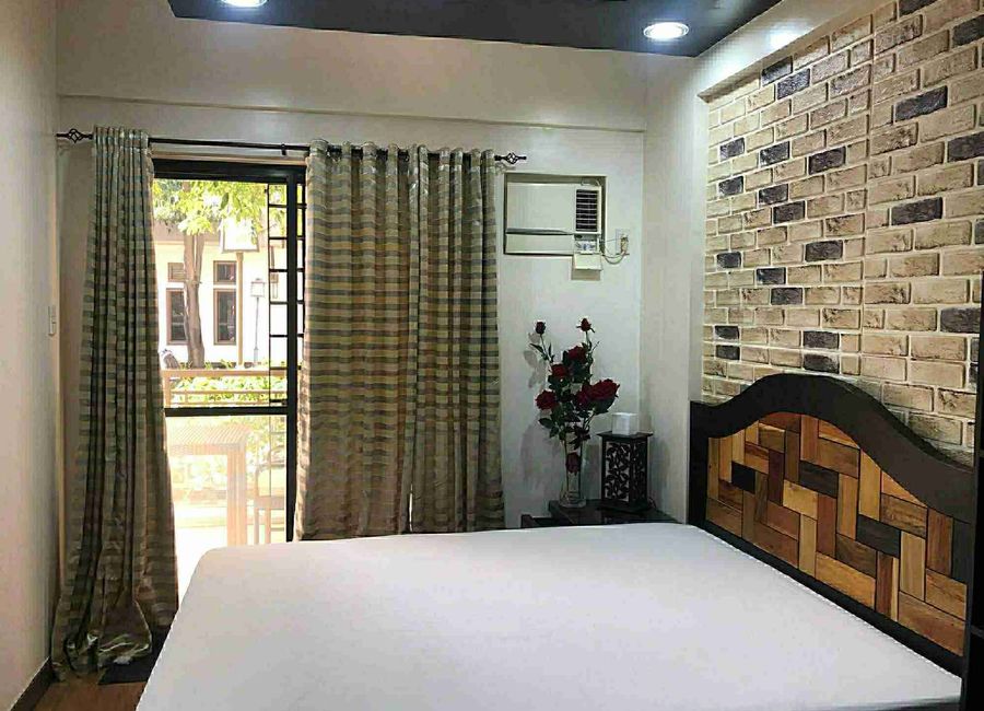 For Sale: DMCI Homes, Arista Place Parañaque