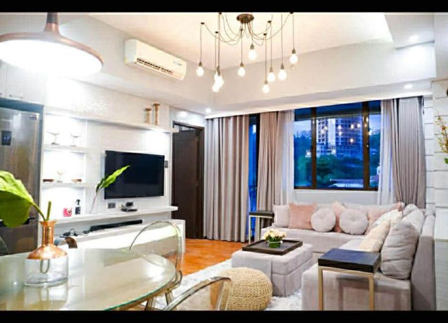 Fully furnished condo in Tagaytay facing Taal