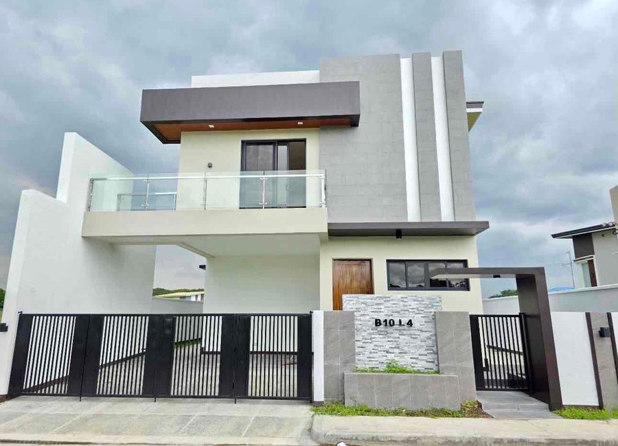 𝗕𝗥𝗔𝗡𝗗 𝗡𝗘𝗪 𝗟𝘂𝘅𝘂𝗿𝗶𝗼𝘂𝘀 𝟮-𝗦𝘁𝗼𝗿𝗲𝘆 𝟱𝗕𝗥 𝗛𝗼𝘂𝘀𝗲 & 𝗟𝗼𝘁 𝗳𝗼𝗿 𝗦𝗮𝗹𝗲 in 𝗚𝗿𝗲𝗲𝗻 𝗠𝗲𝗮𝗱𝗼𝘄𝘀 𝗣𝗛𝟮 at𝗧𝗵𝗲 𝗢𝗿𝗰𝗵𝗮𝗿𝗱, 𝗗𝗮𝘀𝗺𝗮𝗿𝗶𝗻̃𝗮𝘀, 𝗖𝗮𝘃𝗶𝘁𝗲