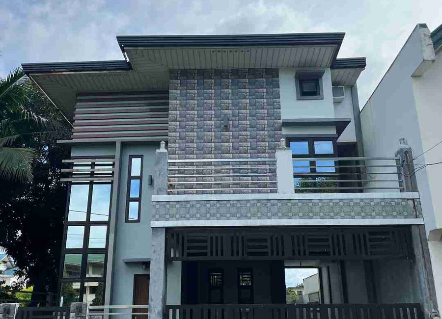 Villa Esmeralda 3 Storey House and Lot for sale
