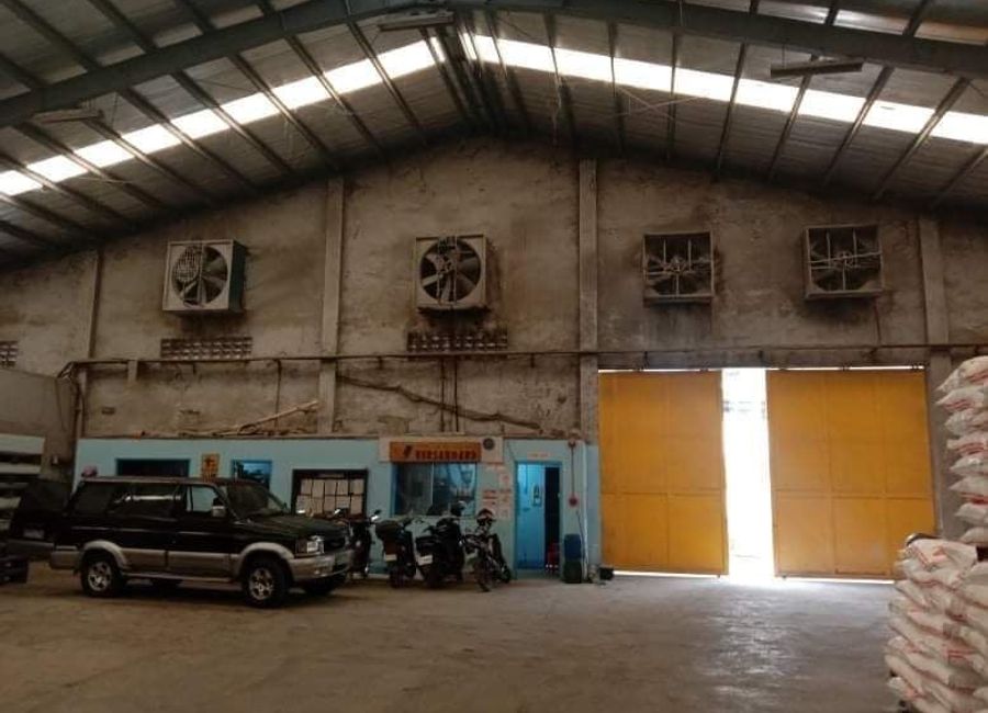 FLOOD FREE VALENZUELA HIGH CEILING WAREHOUSE RUSH SALE