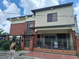 Eagle Ridge Residence Foreclose LA 370 sqm and 6 Bedrooms and 5 T&Bath For Sale in General Trias