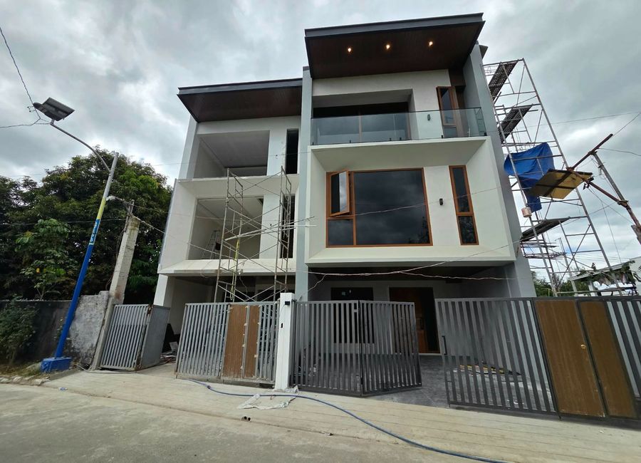 House and lot for Sale in Meteor Homes Cupang Antipolo boundary Champaca Marikina Flood Free