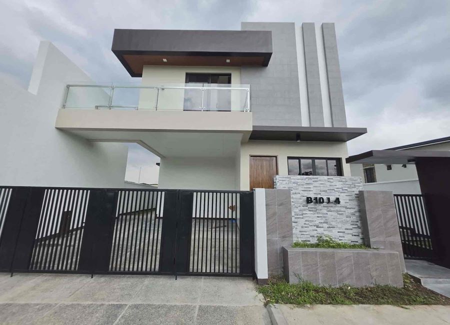 Luxury 5BR House for Sale in Orchard Golf & Country Club, Dasmariñas Cavite | RFO