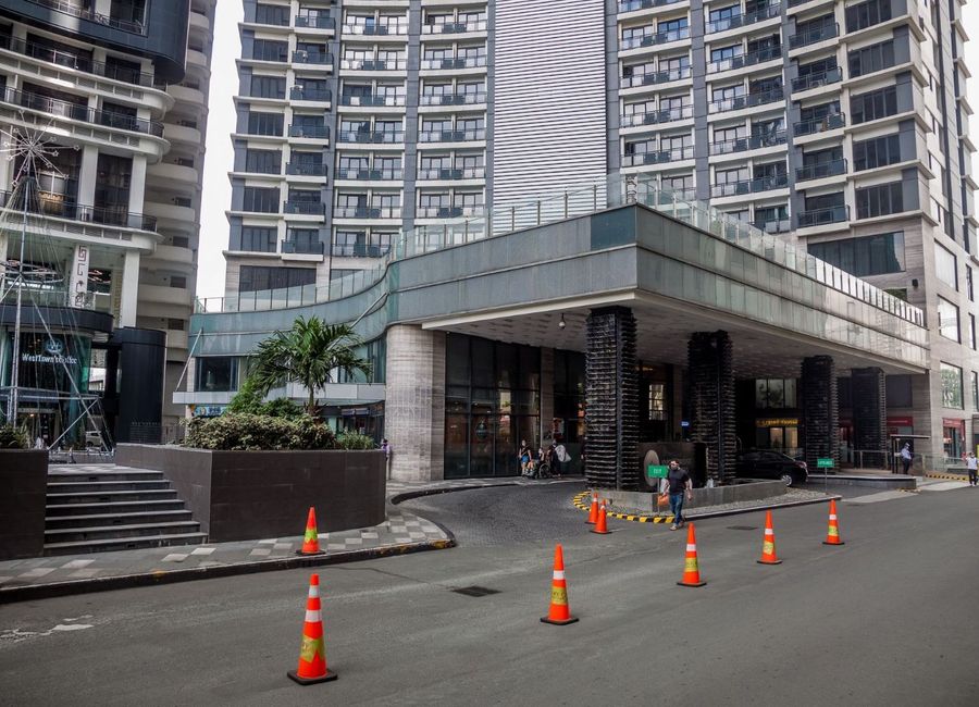 1BR Condo with Parking for Sale in Knightsbridge Residences, Poblacion Makati