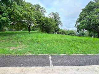 FOR SALE - 594sqm Lot in BAMBOO GROVE VILLAGE