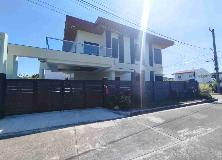 CORNER HOUSE IN PALLAS ATHENAS