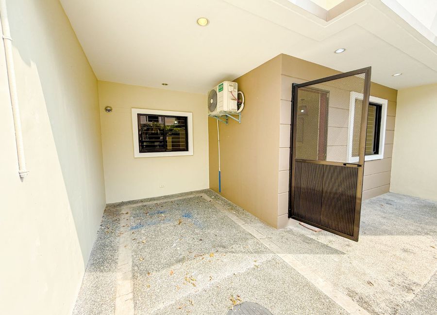 Renovated 3 Storey TownHouse For Sale in Pilar Village Las Pinas City