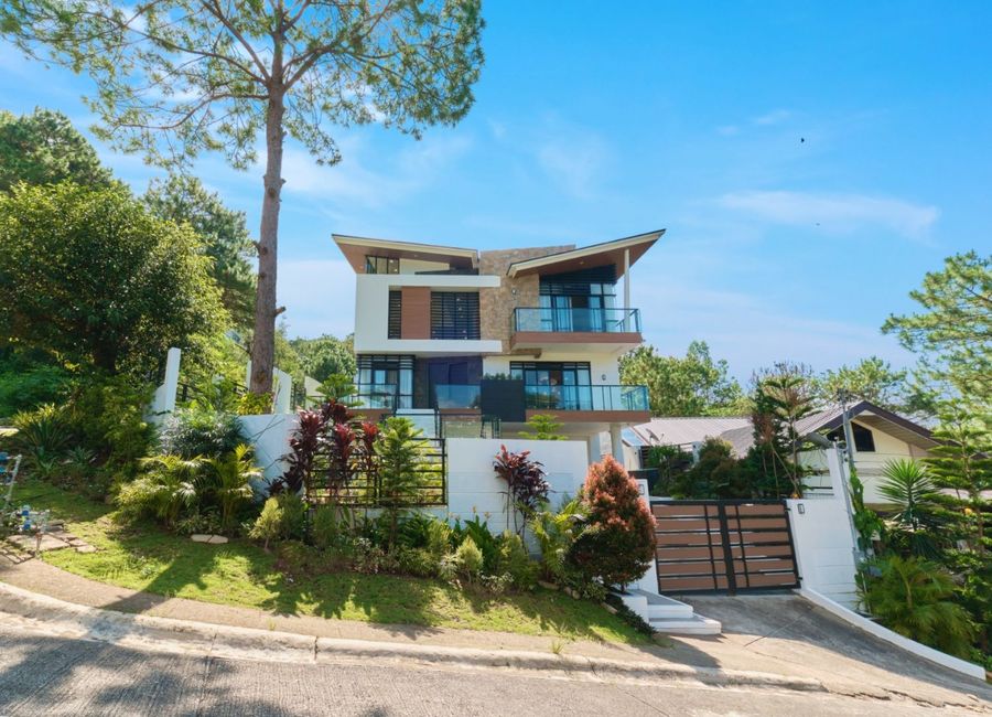 Newly Renovated Baguio Luxury Vacation 3Storey Home for Sale in Camp 7