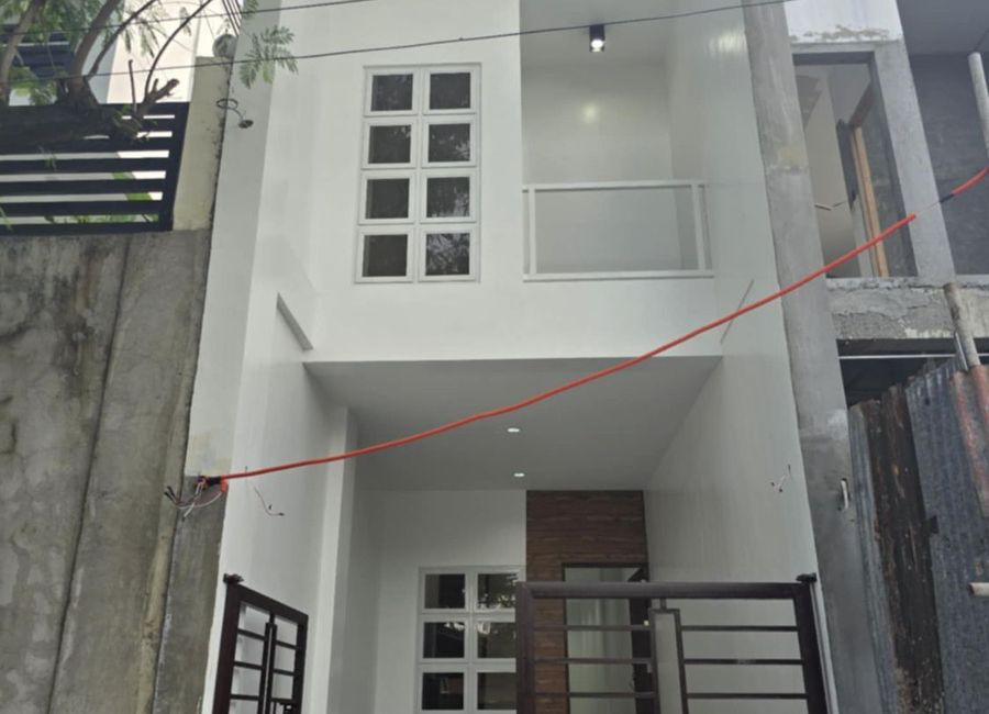 FOR SALE 2 STOREY HOUSE IN MOONWALK TALON VILLAGE