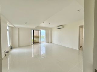 3 Bedroom Unit for sale or for lease / for rent in Oak Harbor Residences, Marina Bay Paranaque with Unobstructed view of Manila Bay