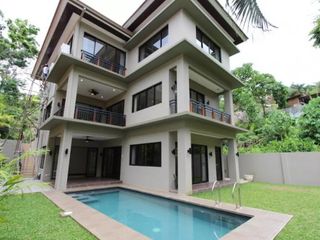 For Rent Four Bedrooms House with Pool in Maria Luisa Estate Park