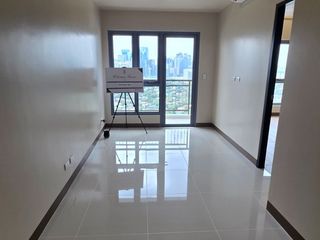 FOR SALE/LEASE: 1BR at 18 Avenue de Triomphe