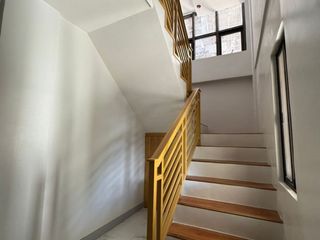 FOR SALE! BARANGAY FAIRVIEW 3 BEDROOMS AND 2 PARKING