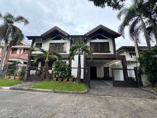 Attractive 4-Bedroom Home with swimming pool in Valle Verde