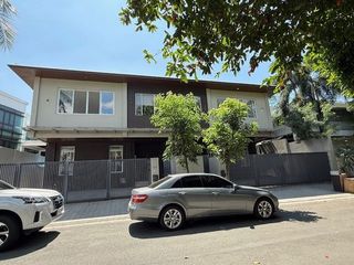 FOR RENT 3 YEAR OLD DUPLEX BEL-AIR VILLAGE MAKATI CITY WITH POOL READY FOR OCCUPANCY P365K/MO