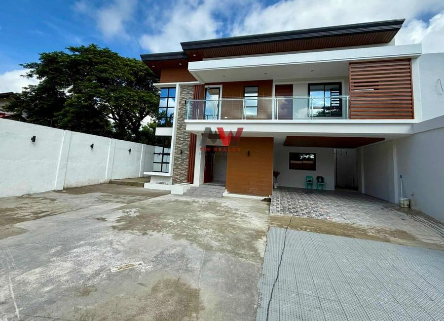 🏡 Brand New, Modern & Stunning 2-Storey Home for Sale! ✨ Experience elegant living with a spacious open yard in a prime location.