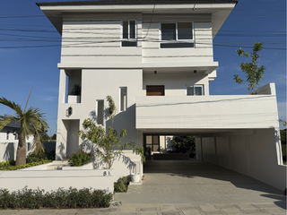 Brand New Modern Minimalist 3-Storey Home with Premium Finishes