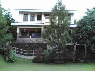 Canyonwoods Residential Resort 4 bedrooms fully furnished for sale in Batangas