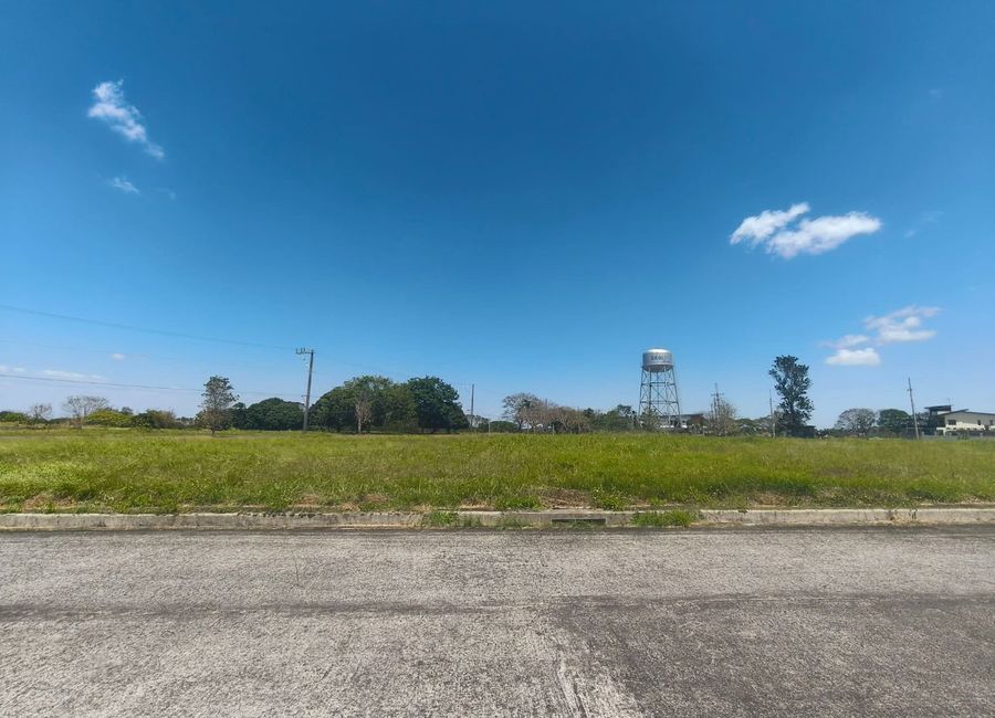 472 sqm lot for sale in Eagle Ridge golf & Residential Estate