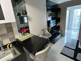 FULLY FURNISHED CONDO FOR RENT IN QC