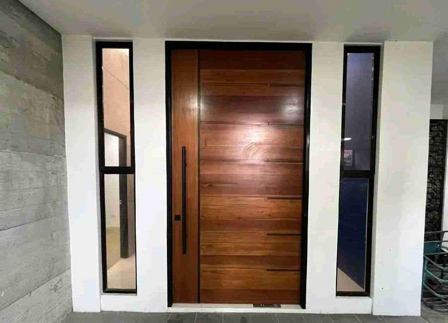 FOR SALE OR FOR RENT BRAND NEW HIGH CEILING BUNGALOW HOUSE IN VILLASOL NEAR CLARK