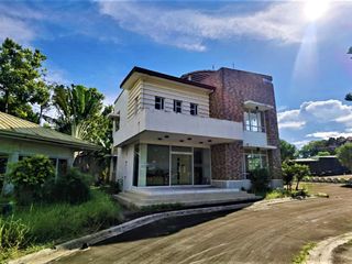 FOR SALE: 1.8 HECTARE CARMONA INDUSTRIAL WAREHOUSE COMPLEX