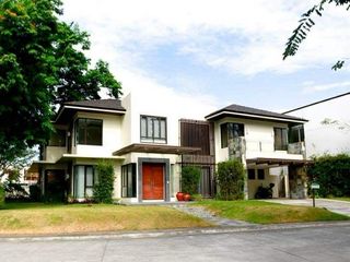 FOR RENT- Imposing Corner Home with Pool at Ayala Southvale Sonera