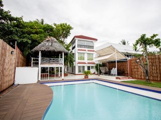1,500 sqm Beachfront House/Villa with Swimming Pool