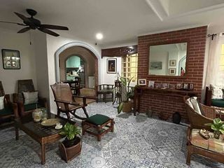 House and Lot in Santa Ana Manila very near Ayala Circuits Makati   RUSH Sale!!!