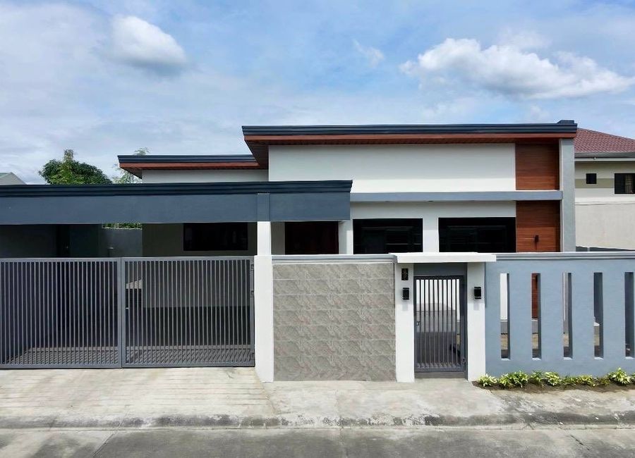 MODERN BUNGALOW HOUSE