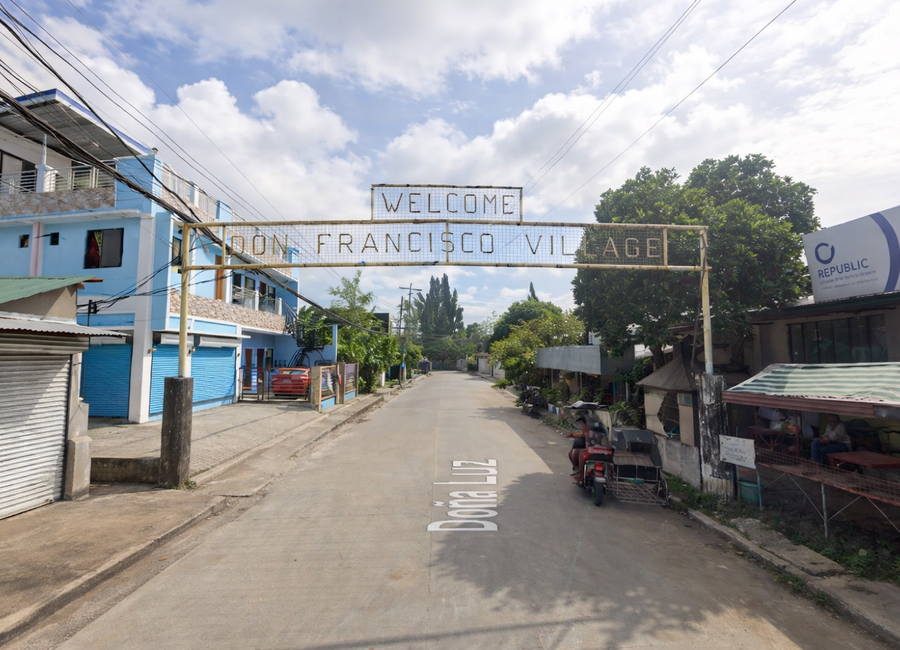 RUSH SALE – RARE BIG LOT FOR SALE IN DON FRANCISCO VILLAGE, ILOILO (Existing house has no value — for redevelopment only)