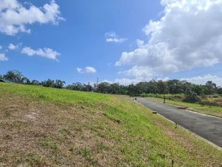 Residential Lot With Golf Shares For Sale at Talisay Batangas near Tagaytay City Cavite