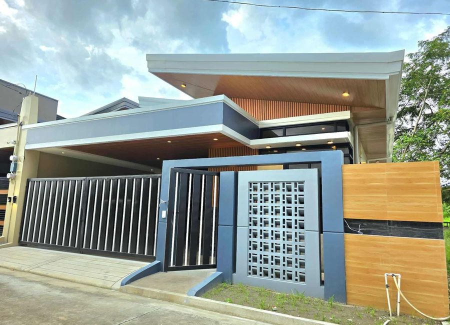 HIGH CEILING BUNGALOW HOUSE FOR SALE