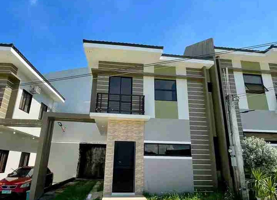 Beautiful Spacious House and Lot for Sale in Minglanilla Highlands Phase 1