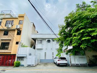 R1550 -  San Antonio Village Apartment 6 Doors For Sale