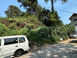 Wide lot ideal for commercial and residential purposes