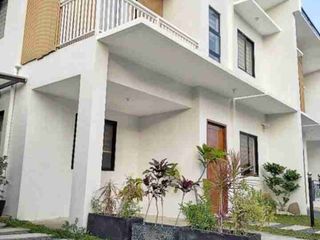 4 Bedrooms House and Lot