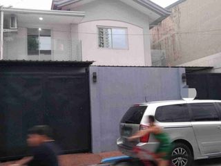 House & Lot (Sta. Ana, Manila)- LA:180 sqm, FA:320 sqm, 5br,5T&B, with Dipping Pool and Car Garage FOR SALE