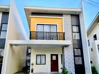 Semi-Furnished 3 Bedroom House and Lot w/ 2 Car Park in Looc Lapu-Lapu City, Cebu