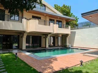 Multinational Village Paranaque House with Swimming Pool and Elevetor