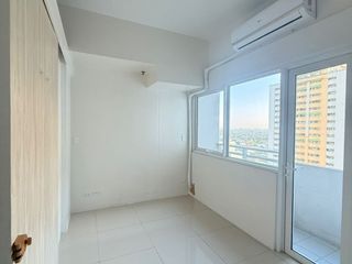 1 Bedroom in 100 West Makati