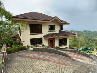 Vacation House for Sale in Canyon Woods, Batangas