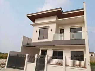 HOUSE&LOT NEAR ENCHANTED KINGDOM
